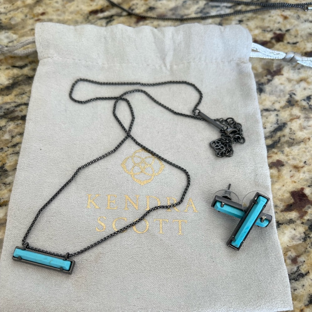 Kendra Scott necklace and earrings set